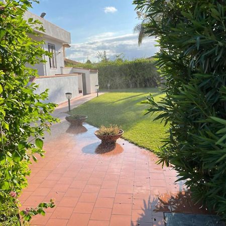 Villa Capri Holiday Home Кампофеличе-ди-Роччелла Экстерьер фото