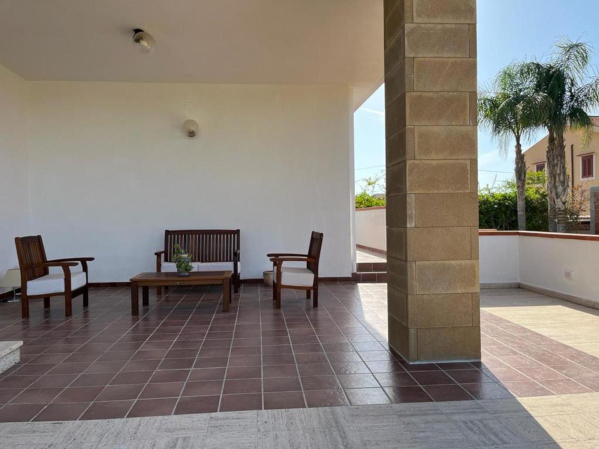 Villa Capri Holiday Home Кампофеличе-ди-Роччелла Экстерьер фото