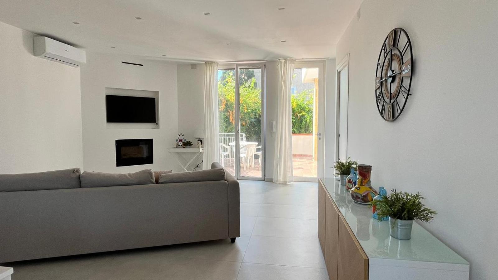Villa Capri Holiday Home Кампофеличе-ди-Роччелла Экстерьер фото